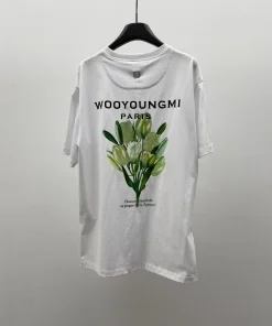 Alternative view of 우영* 플라워 프린트 백로고 티셔츠 화이트 W-002